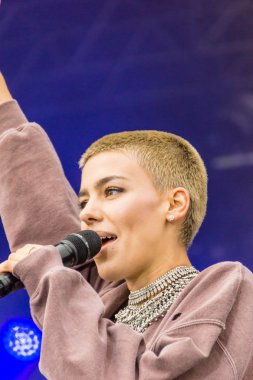 Kiel, Almanya - 24 Haziran 2016: Kieler Haftası 'nda Bando Frida Gold çalıyor