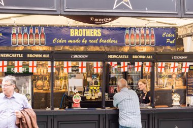 Kiel, Almanya - 24 Haziran 2016: Kieler Woche 2016 Uluslararası Pazarı 'ndan izlenimler