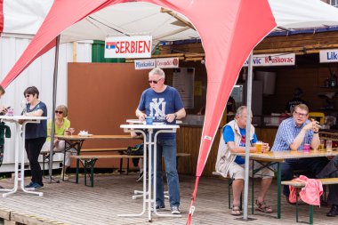 Kiel, Almanya - 24 Haziran 2016: Kieler Woche 2016 Uluslararası Pazarı 'ndan izlenimler