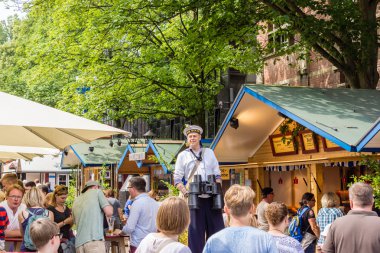 Kiel, Almanya - 24 Haziran 2016: Kieler Woche 2016 Uluslararası Pazarı 'ndan izlenimler