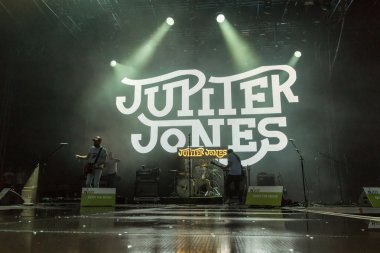 Kiel, Almanya - 24 Haziran 2016: Kieler Haftası 'nda Jüpiter Jones Grubu çalıyor