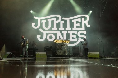 Kiel, Almanya - 24 Haziran 2016: Kieler Haftası 'nda Jüpiter Jones Grubu çalıyor