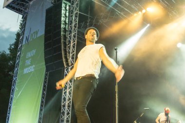 Kiel, Almanya - 24 Haziran 2016: Kieler Haftası 'nda Jüpiter Jones Grubu çalıyor