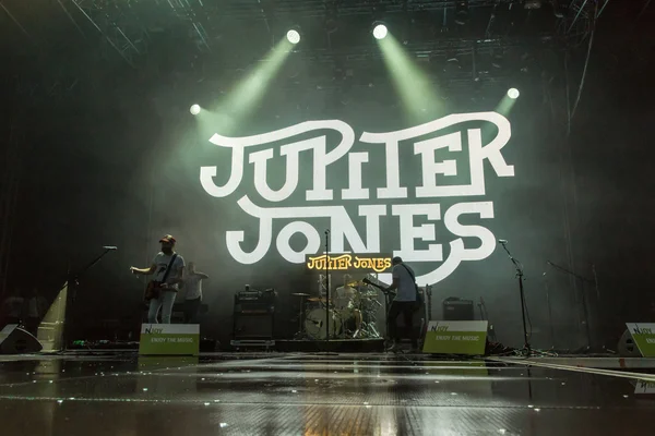 Kiel, Almanya - 24 Haziran 2016: Kieler Haftası 'nda Jüpiter Jones Grubu çalıyor