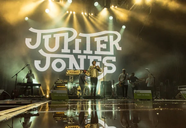 Kiel, Almanya - 24 Haziran 2016: Kieler Haftası 'nda Jüpiter Jones Grubu çalıyor