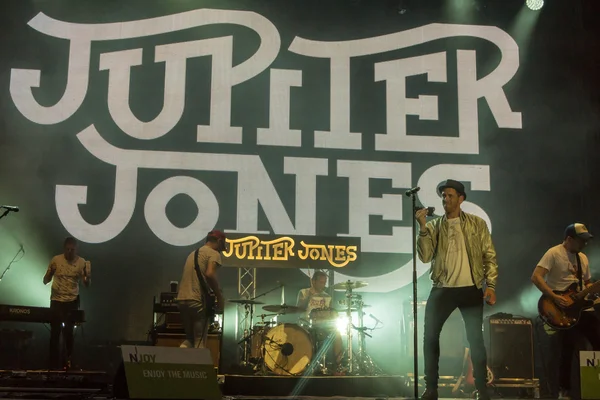 Kiel, Almanya - 24 Haziran 2016: Kieler Haftası 'nda Jüpiter Jones Grubu çalıyor