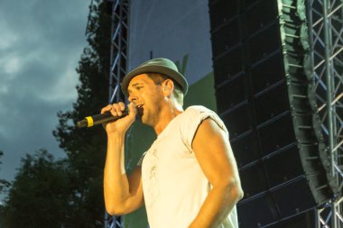 Kiel, Almanya - 24 Haziran 2016: Kieler Haftası 'nda Jüpiter Jones Grubu çalıyor