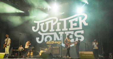 Kiel, Almanya - 24 Haziran 2016: Kieler Haftası 'nda Jüpiter Jones Grubu çalıyor