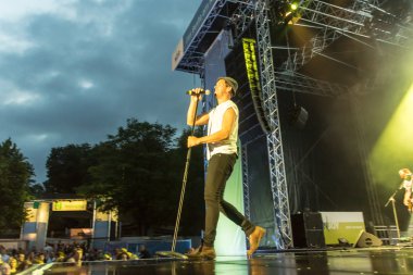 Kiel, Almanya - 24 Haziran 2016: Kieler Haftası 'nda Jüpiter Jones Grubu çalıyor