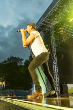 Kiel, Almanya - 24 Haziran 2016: Kieler Haftası 'nda Jüpiter Jones Grubu çalıyor