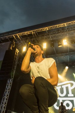 Kiel, Almanya - 24 Haziran 2016: Kieler Haftası 'nda Jüpiter Jones Grubu çalıyor