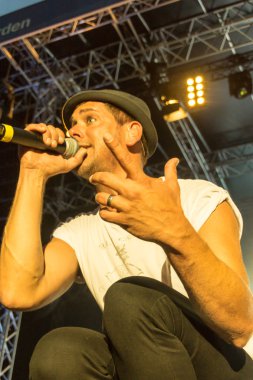 Kiel, Almanya - 24 Haziran 2016: Kieler Haftası 'nda Jüpiter Jones Grubu çalıyor