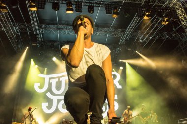 Kiel, Almanya - 24 Haziran 2016: Kieler Haftası 'nda Jüpiter Jones Grubu çalıyor