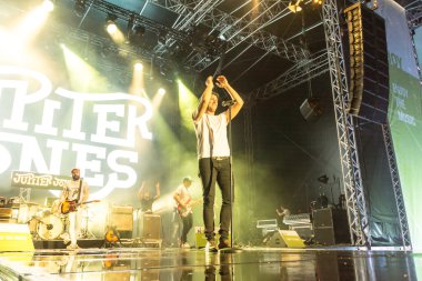 Kiel, Almanya - 24 Haziran 2016: Kieler Haftası 'nda Jüpiter Jones Grubu çalıyor