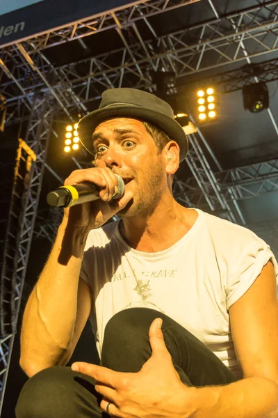 Kiel, Almanya - 24 Haziran 2016: Kieler Haftası 'nda Jüpiter Jones Grubu çalıyor