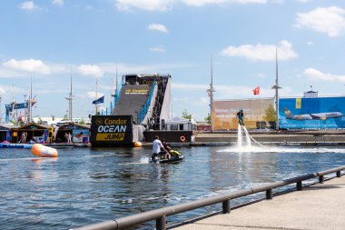 Kiel, Almanya - 23 Haziran 2016: Kieler Woche 2016 'nın altıncı gününde Eğlence Su Sporu 