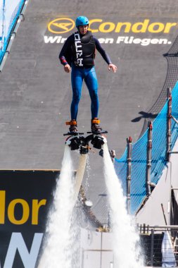 Kiel, Almanya - 23 Haziran 2016: Kieler Woche 2016 'nın altıncı gününde Eğlence Su Sporu 