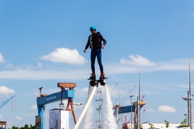 Kiel, Almanya - 23 Haziran 2016: Kieler Woche 2016 'nın altıncı gününde Eğlence Su Sporu 