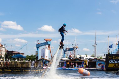 Kiel, Almanya - 23 Haziran 2016: Kieler Woche 2016 'nın altıncı gününde Eğlence Su Sporu 