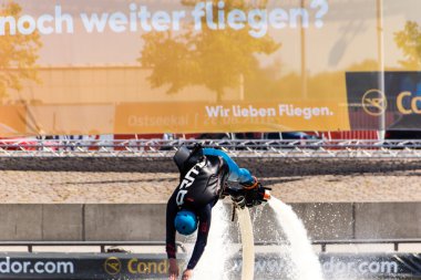 Kiel, Almanya - 23 Haziran 2016: Kieler Woche 2016 'nın altıncı gününde Eğlence Su Sporu 