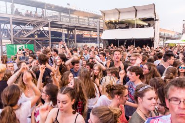 Kiel, Almanya - 23 Haziran 2016: Kieler Woche 2016 'nın altıncı gününde Ndr Stage' de 