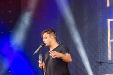 Kiel, Almanya - 26 Haziran 2016: Alexander Knappe Kieler Woche 2016 sırasında Ndr Stage 'de sahne aldı