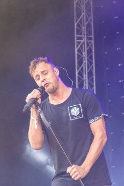 Kiel, Almanya - 26 Haziran 2016: Alexander Knappe Kieler Woche 2016 sırasında Ndr Stage 'de sahne aldı