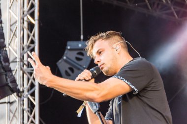 Kiel, Almanya - 26 Haziran 2016: Alexander Knappe Kieler Woche 2016 sırasında Ndr Stage 'de sahne aldı