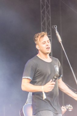 Kiel, Almanya - 26 Haziran 2016: Alexander Knappe Kieler Woche 2016 sırasında Ndr Stage 'de sahne aldı