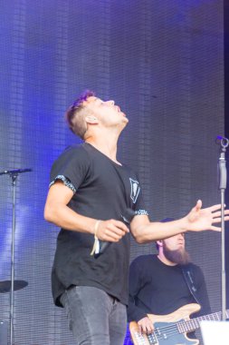 Kiel, Almanya - 26 Haziran 2016: Alexander Knappe Kieler Woche 2016 sırasında Ndr Stage 'de sahne aldı