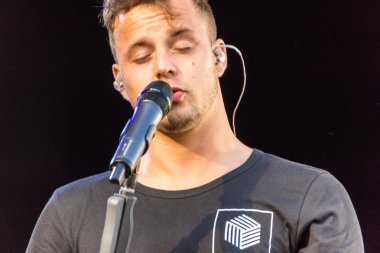 Kiel, Almanya - 26 Haziran 2016: Alexander Knappe Kieler Woche 2016 sırasında Ndr Stage 'de sahne aldı