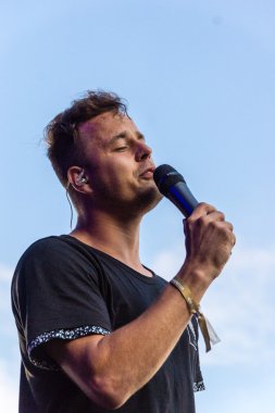 Kiel, Almanya - 26 Haziran 2016: Alexander Knappe Kieler Woche 2016 sırasında Ndr Stage 'de sahne aldı