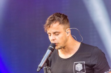 Kiel, Almanya - 26 Haziran 2016: Alexander Knappe Kieler Woche 2016 sırasında Ndr Stage 'de sahne aldı