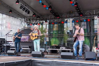 Kiel, Almanya - 22 Haziran 2016: Kieler Woche 2016 'nın beşinci gününde müzisyen 