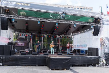 Kiel, Almanya - 22 Haziran 2016: Kieler Woche 2016 'nın beşinci gününde müzisyen 