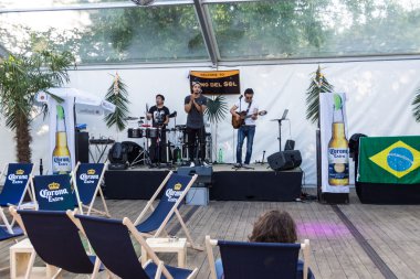 Kiel, Almanya - 22 Haziran 2016: Kieler Woche 2016 'nın beşinci gününde müzisyen 