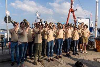 Kiel, Almanya - 22 Haziran 2016: Kieler Woche 2016 'nın beşinci gününde müzisyen 