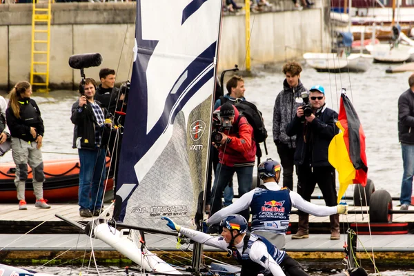 Kiel Alemania Mayo 2016 Ceremonia Victoria Generación Foiling Bull Rojo —  Fotos de Stock