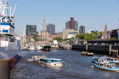 Hamburg, Almanya - 7 Mayıs 2016: Hamburg Liman Doğum günü 2016 üçüncü günün gösterimler