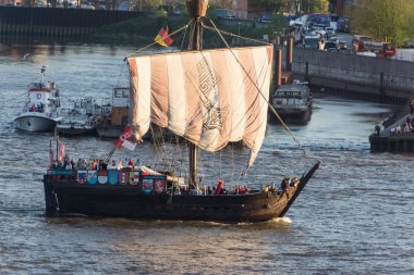 Hamburg, Almanya - 7 Mayıs 2016: Hamburg Liman Doğum günü 2016 üçüncü günün gösterimler