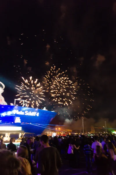 Fuegos artificiales con música de DJane Tanja la Croix — Foto de Stock