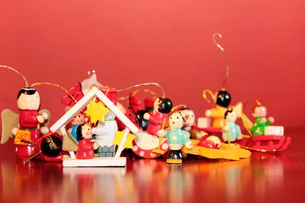 Ξύλινα χριστουγεννιάτικα διακοσμητικά παιχνίδια — Φωτογραφία Αρχείου