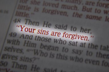 İncil metin - günahlarını affetmiş