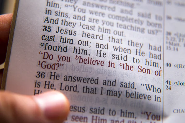 Texto de la Biblia ¿Crees en el Hijo de Dios ? —  Fotos de Stock