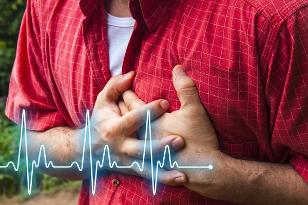 Hombres con dolor en el pecho - ataque al corazón —  Fotos de Stock