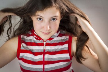 gülümseyen güzel genç kız