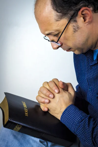 Man praying — Stock Photo, Image