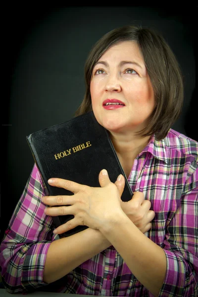 Erwachsene Frau betet — Stockfoto