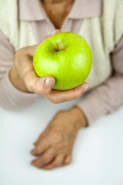 Romatoid artrit elleri ve meyve