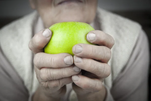 류 마티스 관절염 손 및 과일 — 스톡 사진